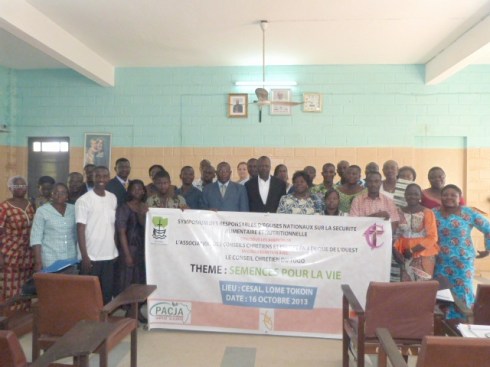 Photo de groupe des partcipants au symposium